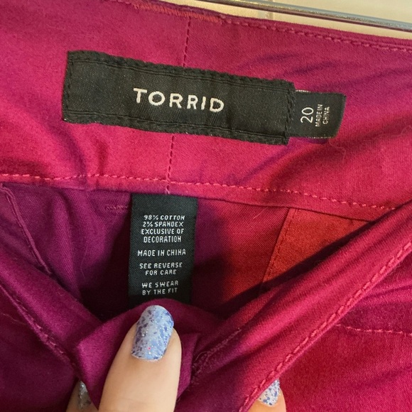 Torrid Women’s Burgundy Shorts Size 20 - Picture 2 of 4